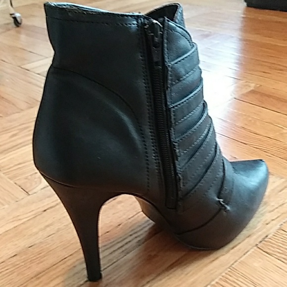 BLACK HIGH HEEL HALF BOOTS - Picture 5 of 5